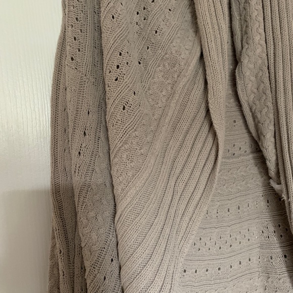 Grey Banana Republic cable knit shrug sweater - Picture 6 of 6